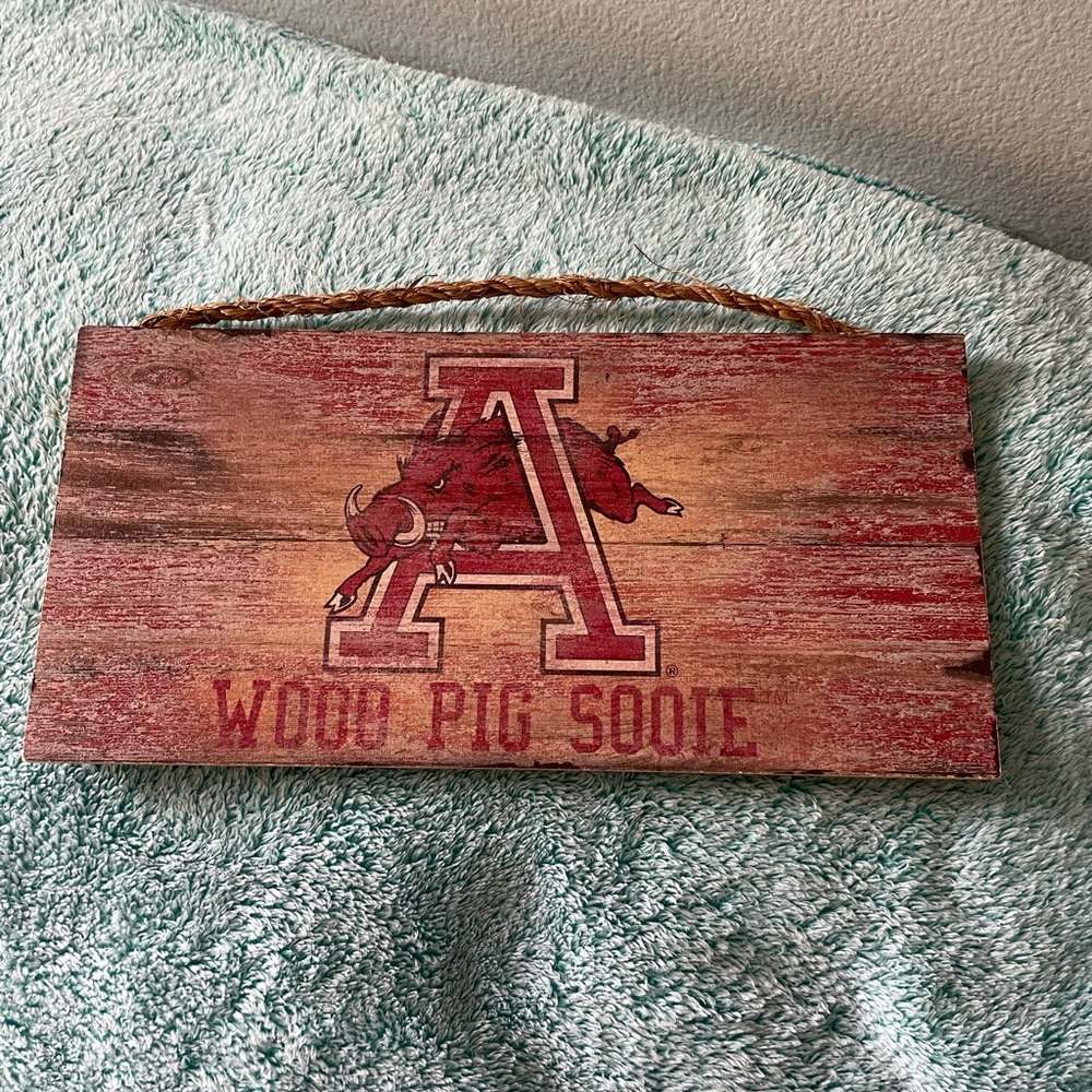 Woo Pig Sooie wooden sign